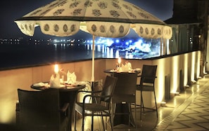 Khu ẩm thực ngoài trời
