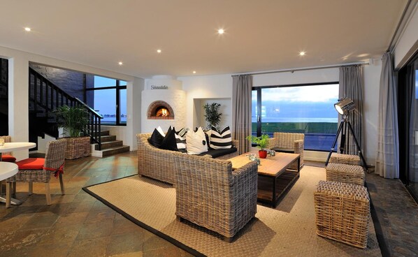 32-inch flat-screen TV with satellite channels, TV - Oyster Box Guesthouse (Walvis Bay)