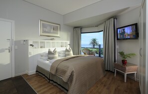 In-room safe, desk, free WiFi, bed sheets - Oyster Box Guesthouse (Walvis Bay)