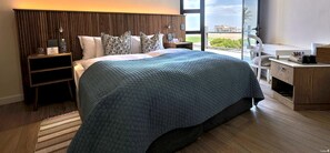 雙床房 (Partial Sea Facing) | 房內夾萬、書桌、免費 Wi-Fi、床單