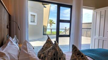 Twin Room (Partial Sea Facing) | In-room safe, desk, free WiFi, bed sheets