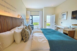 Comfort Twin kamer ( or Triple Room) | Een kluis op de kamer, een bureau, gratis wifi, beddengoed