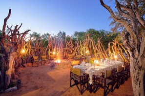 Breakfast, lunch, dinner served; local and international cuisine  - Parsons Hilltop Safari Camp (Hoedspruit)