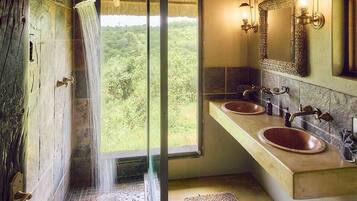 Tenda Luxury, vista montagna | Bagno | Doccia, soffione a pioggia, set di cortesia gratuito, asciugamani
