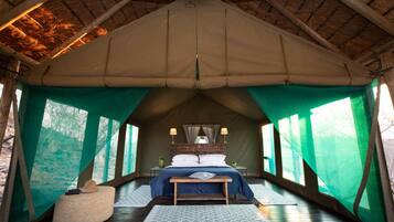Tenda Klasik, pemandangan lembah | Seprai premium, brankas, dan dilengkapi dengan perabotan berbeda-beda