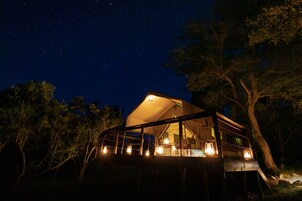 クラシック テント | 高級寝具、セーフティボックス (室内)、防音設備、ベッドシーツ