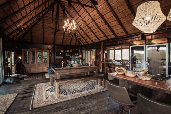 Petit déjeuner complet compris tous les jours