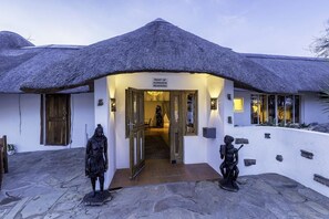 Interior entrance - Trans Kalahari Inn (Windhoek)