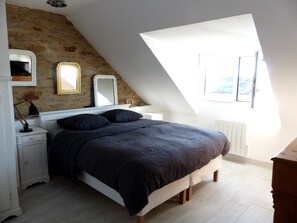 3 chambres, fer et planche à repasser, lit parapluie, Wi-Fi gratuit