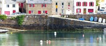 Havutsikt Huset Ligger Ovenfor Havnen i Conquet Avgifter Inkludert