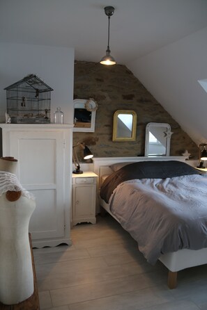 3 bedrooms, iron/ironing board, travel cot, free WiFi