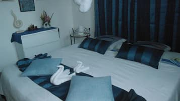 2 bedrooms, iron/ironing board, free WiFi, bed sheets