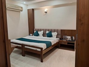 Habitación doble superior | Tabla de planchar con plancha, wifi gratis, ropa de cama