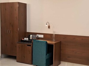 Habitación doble superior | Tabla de planchar con plancha, wifi gratis y ropa de cama 