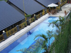 Outdoor pool - Lemon Hotel (Lembang)