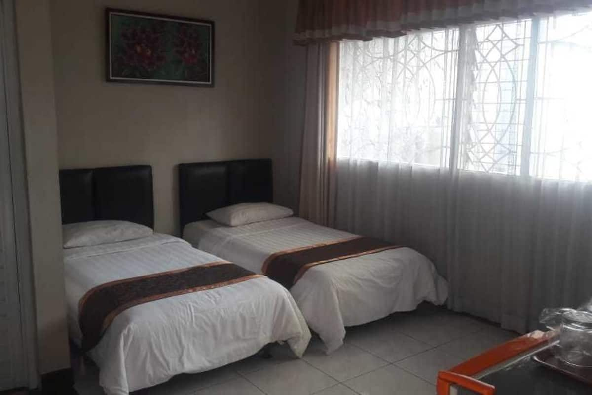 Deluxe Room, 1 Bedroom | Desk, free WiFi