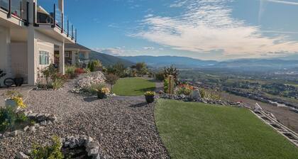 NEWER 2 BEDROOM WALKOUT BASEMENT SUITE WITH GREAT VIEWS. CENTRALLY LOCATED