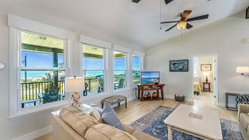 Smart TV, lettore DVD, libri, impianto stereo