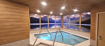 Immaculate condo steps to the ski slopes and hiking trails!!