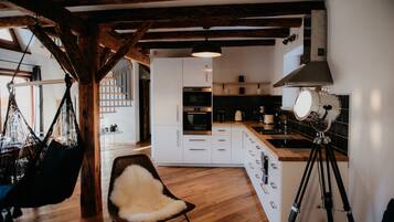 Réfrigérateur, micro-ondes, four, plaque de cuisson