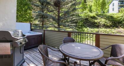 Chic 3-Level Condo w/Private Deck, Hot Tub & BBQ