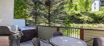 Condo chic sur 3 niveaux avec terrasse privée, bain à remous et barbecue