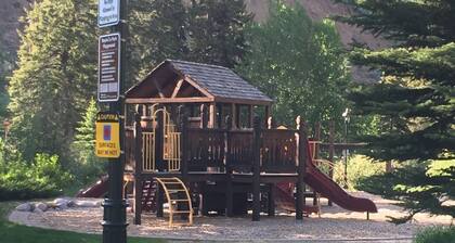 Tyylikäs 3-tasoinen huoneisto, jossa on oma terassi, poreallas ja BBQ