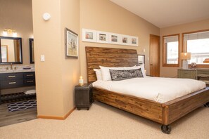 3 bedrooms, desk, free WiFi, bed sheets