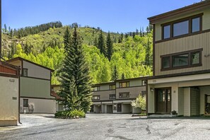 Exterior - Chic 3-Level Condo w/Private Deck, Hot Tub & BBQ (West Vail)