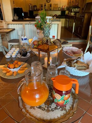 Free daily continental breakfast  - Barco Mediceo (Carmignano)