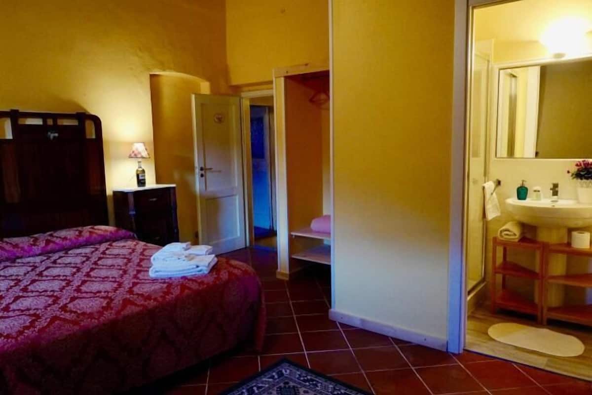 Kamar Double | Seprai katun Mesir, seprai premium, selimut bulu angsa, dan Wi-Fi gratis