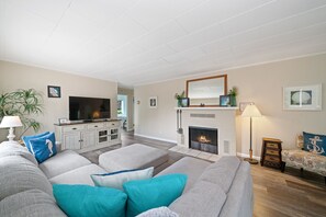 Smart TV, fireplace, table football, ping pong