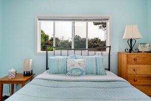 4 Schlafzimmer, Schreibtisch, Bügeleisen/Bügelbrett, Reisekinderbett