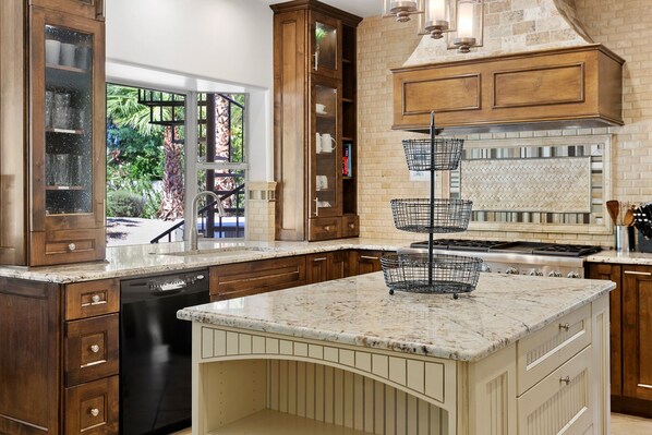 Fridge, microwave, oven, stovetop - SWSS - Ultimate Neighborhood Getaway: Pool, Hot Tub, Games & Concierge Services at Luxe (Scottsdale)