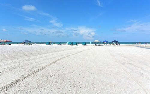 Charm | Comfy | Tiki | Pool Private Beach