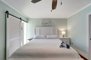 1 habitación, tabla de planchar con plancha y cuna de viaje 