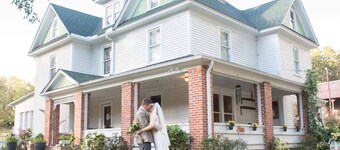 Historic Grain Cottage on Highland Cow Farm