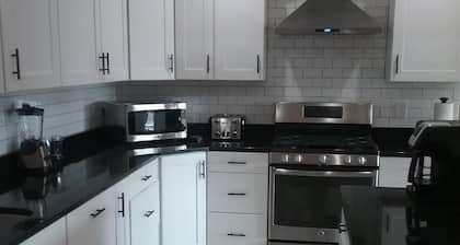 1 BEDROOM FULL KITCHEN $97
with MOUNTAIN VIEWS, PET FRIENDLY
on 4 ACRES!