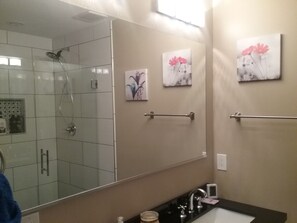 Hair dryer, towels - 1 BR FULL KITCHEN starting at $99
MOUNTAIN VIEWS, PET FRIENDLY
 on 4 ACRES!
 (Sevierville)