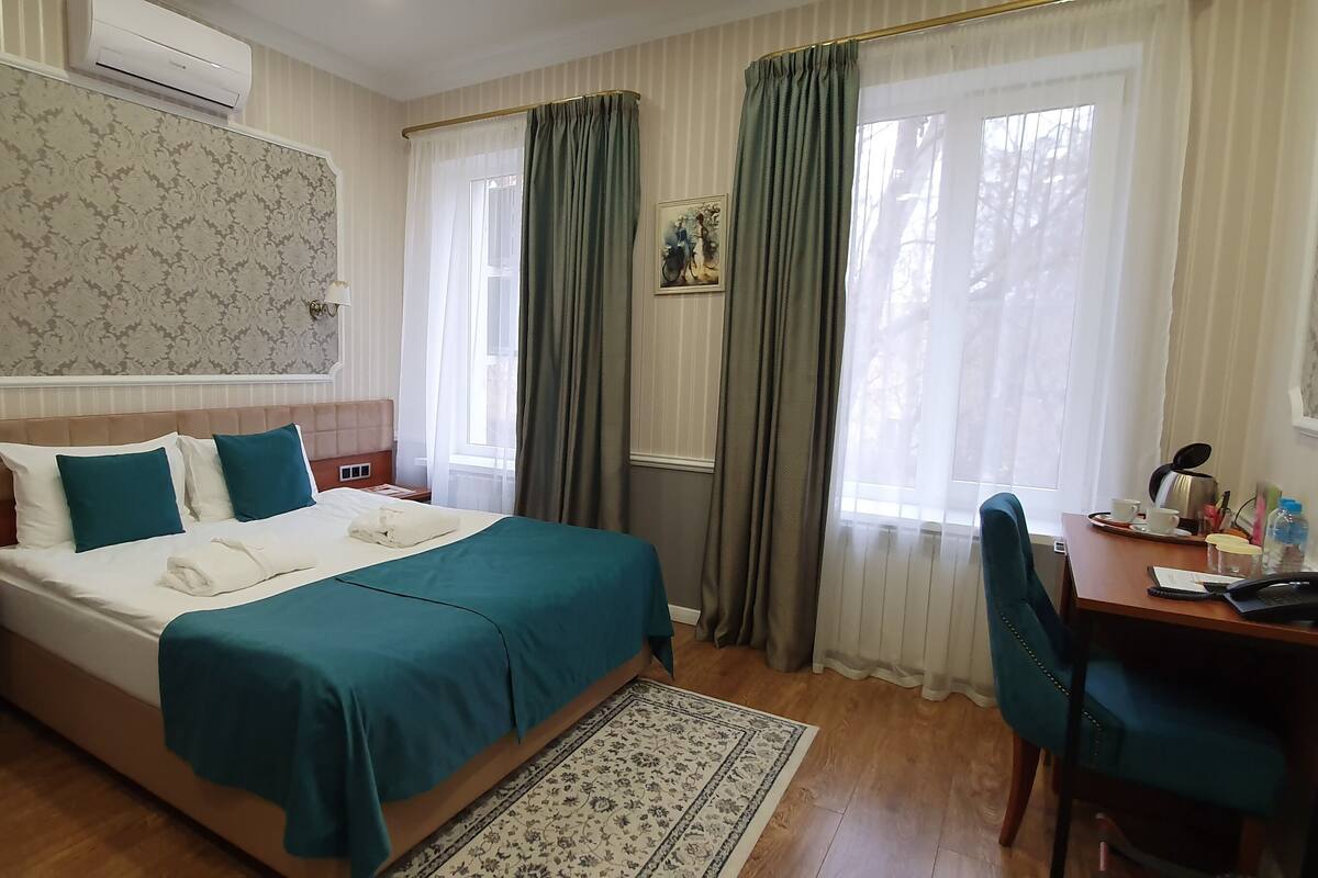 In-room safe, desk, laptop workspace, blackout curtains