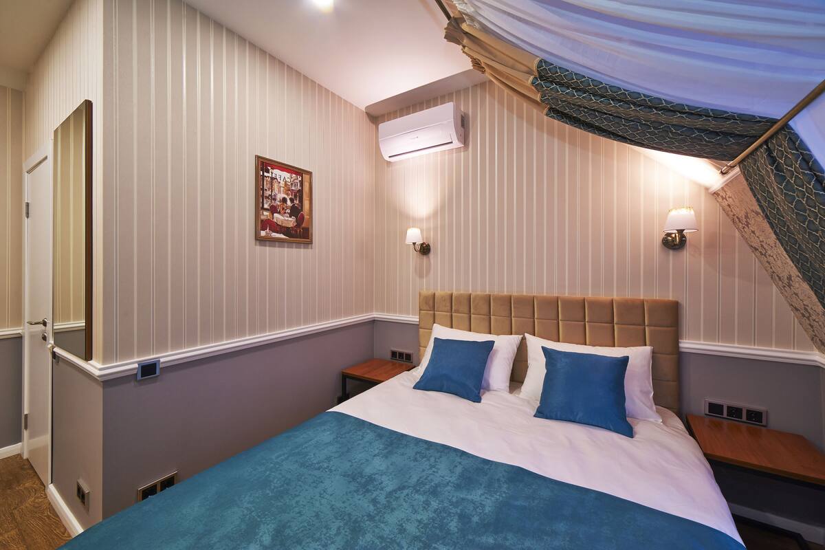 In-room safe, desk, laptop workspace, blackout curtains
