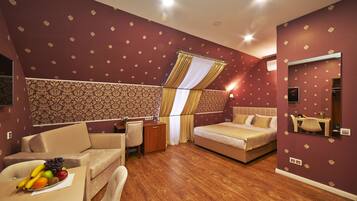 Superior-huoneisto, useita sänkyjä, tupakointi kielletty | Tallelokero huoneessa, työpöytä