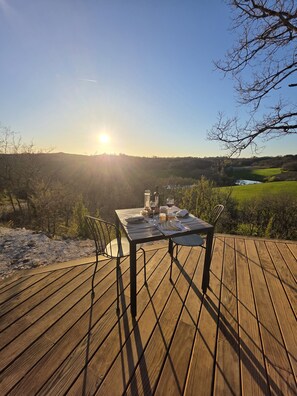 Maison Exclusive, vue cour intérieure (qualité tourisme) | Repas et boissons