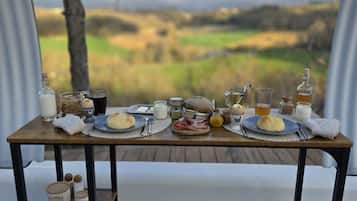 Exclusive House, Courtyard View (qualité tourisme) | Breakfast meal