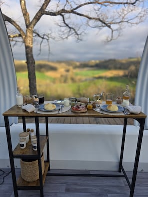 Rumah Eksklusif, pemandangan halaman (qualité tourisme) | Makanan sarapan