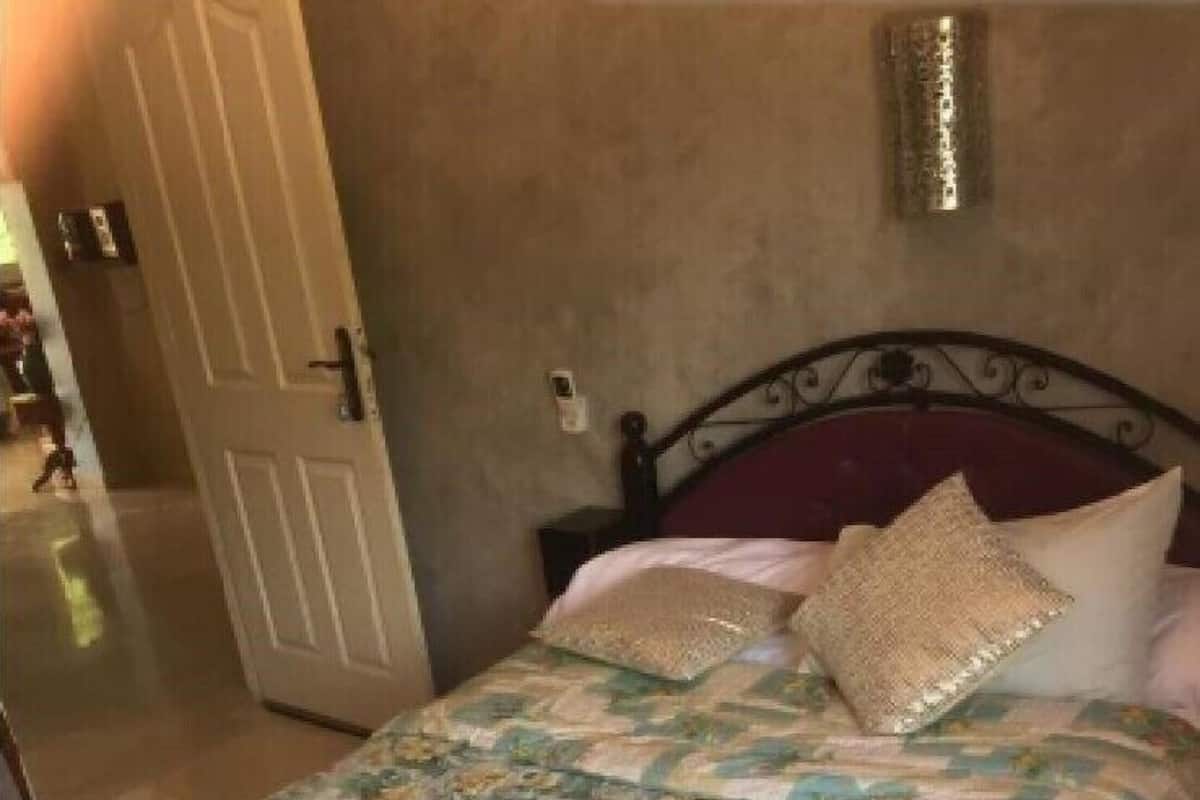 Standard Double Room | WiFi (free), bed sheets