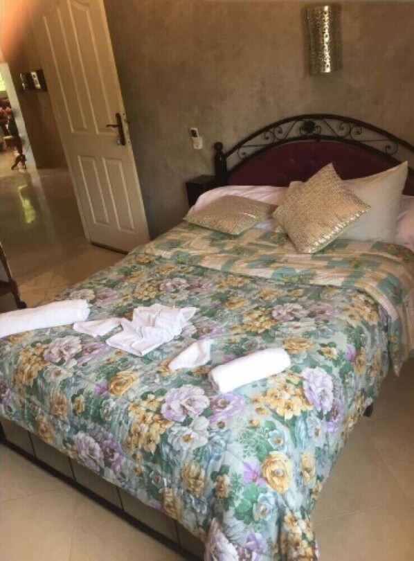 واي فاي مجانًا وملاءات أسرّة