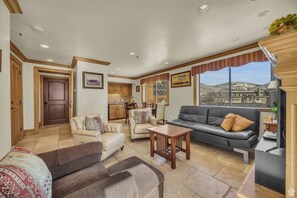 Smart TV, DVD player, stereo