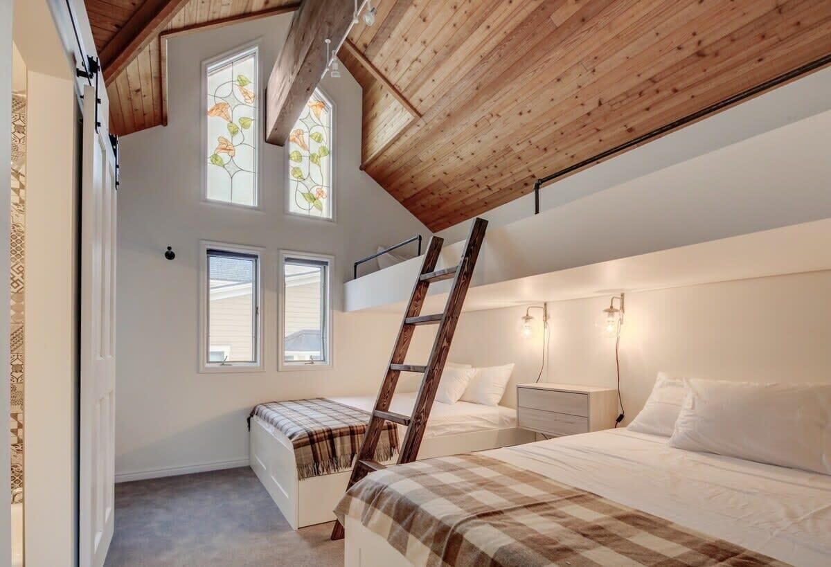 3 bedrooms, iron/ironing board, travel crib, WiFi