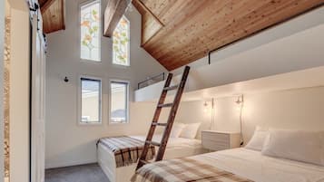 3 bedrooms, iron/ironing board, travel crib, WiFi